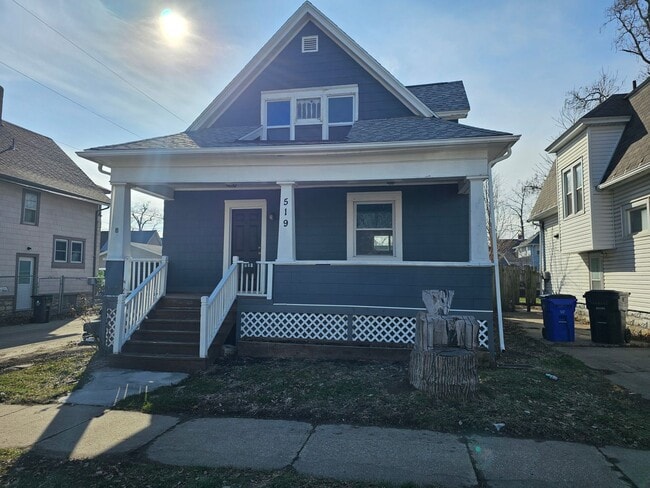 Photo - NE 2 bedroom house, Fenced Yard, 1 Stall G...