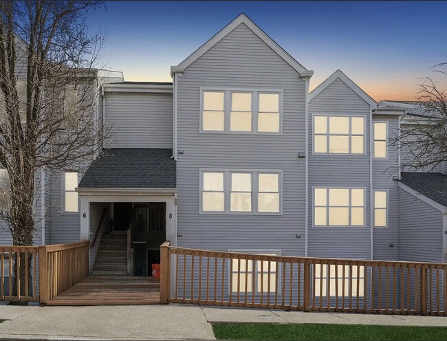 Building Photo - 8 Deer Run Ct Unit 8B