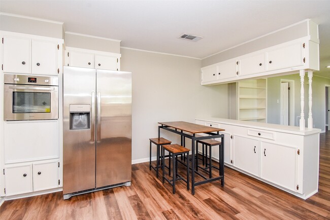 Photo - 1119 Edgewood Dr