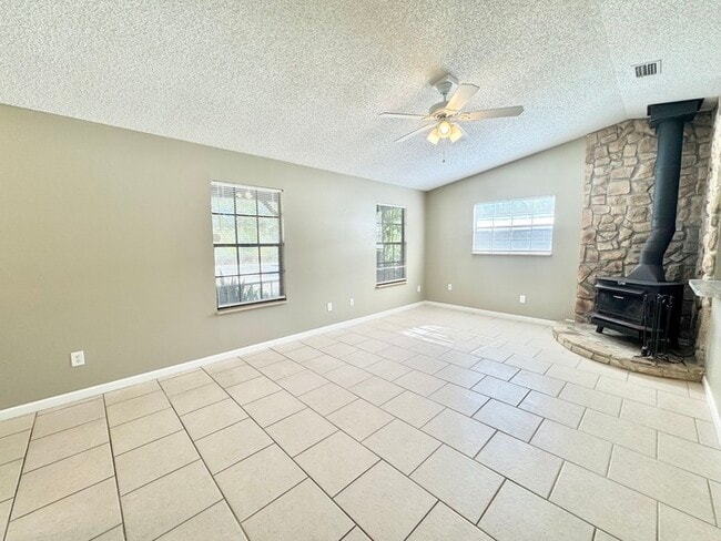 Photo - 5313 Soundview Ave