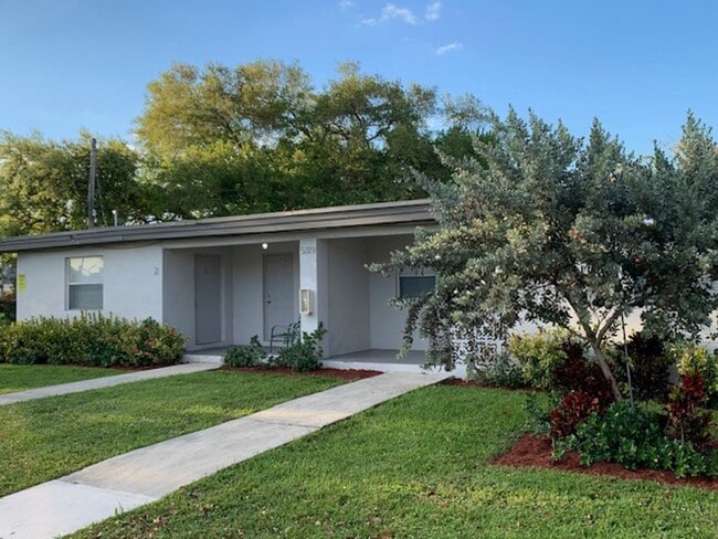 5819 Polk St Hollywood, FL 33021