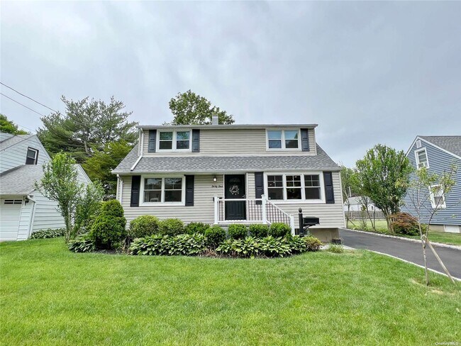 Photo - 44 Fieldstone Dr House