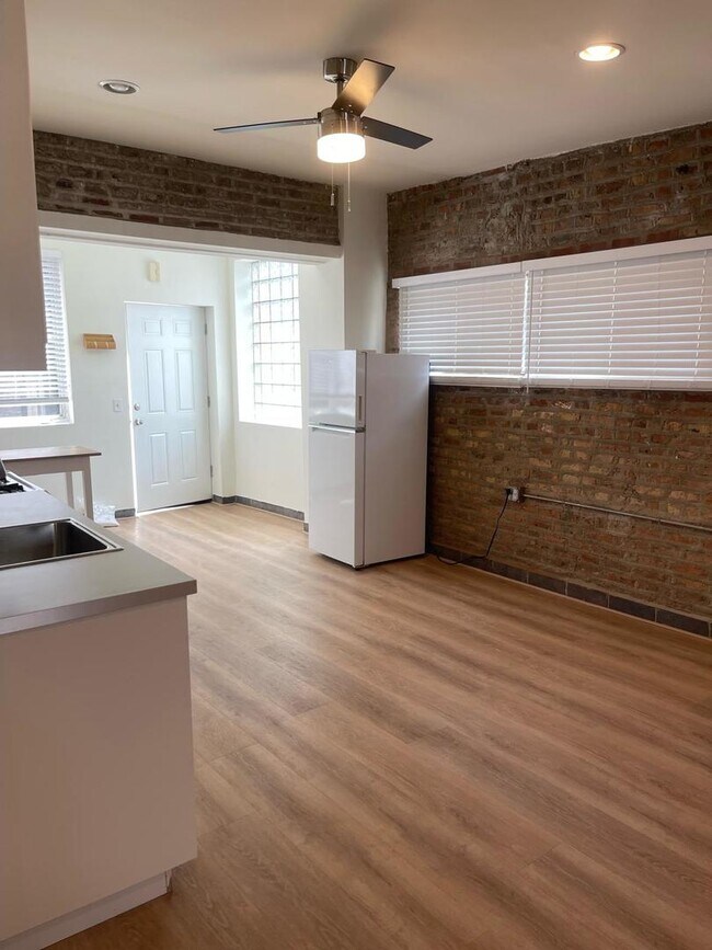 Photo - 1526 N Artesian Ave Unit CH