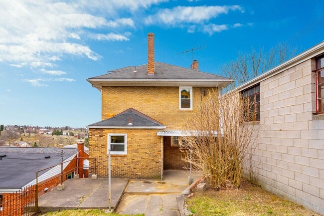 Photo - AVAILABLE FOR EARLY DECEMBER! Do not miss ...