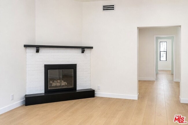 Photo - 6132 Whitsett Ave