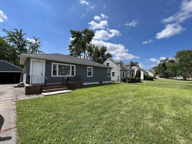 Building Photo - 1407 32nd St NE Rental