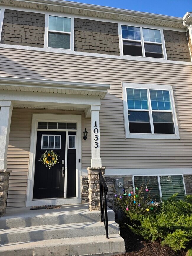 Photo - 1033 Atterberg Rd