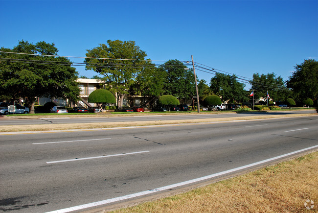 Building Photo - Oak Park Rental