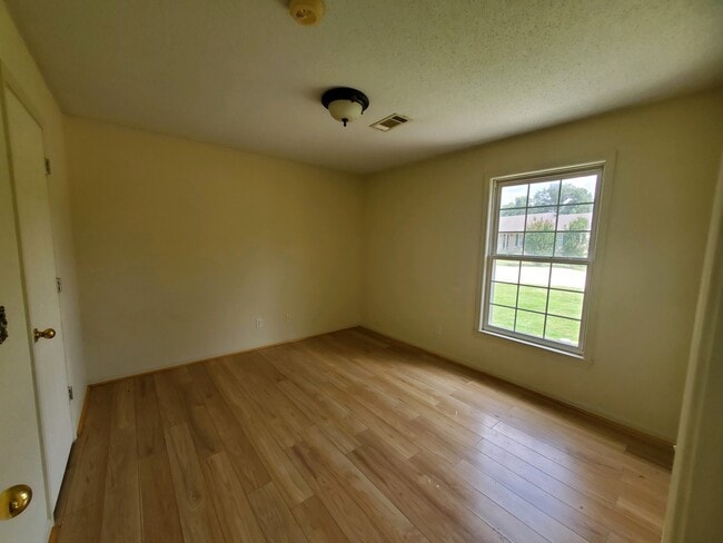 Photo - 38 Cambridge Dr