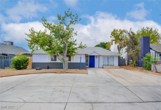 Building Photo - 1056 E Oakey Blvd Rental