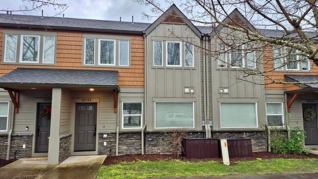 Building Photo - Beautiful Home in Champion Village, Sandy, OR!