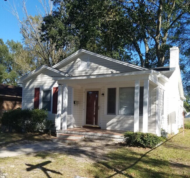 Photo - 3-Bdrm on Corner Lot