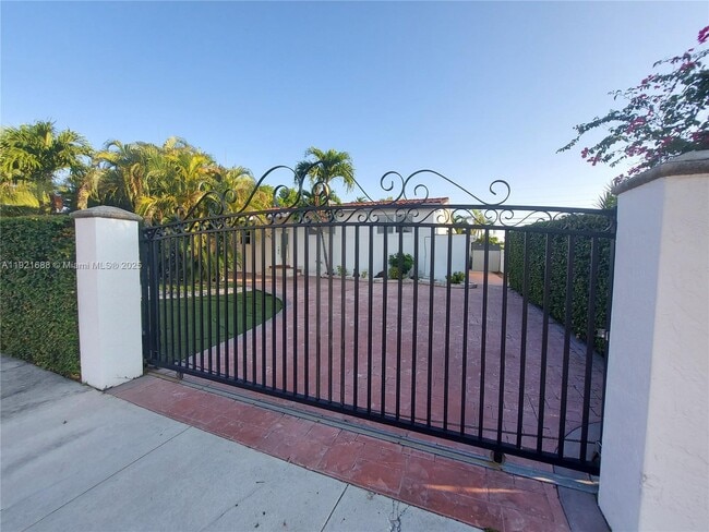 Photo - 8105 SW 17th Terrace