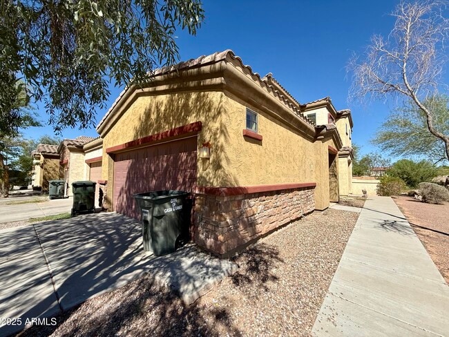 Photo - 1456 E 9th St