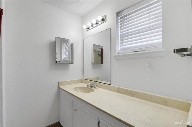 Photo - 17 S 15th St