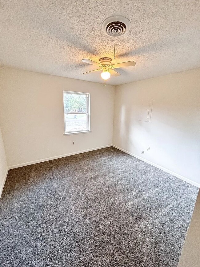 Photo - 301 Thacker Loop