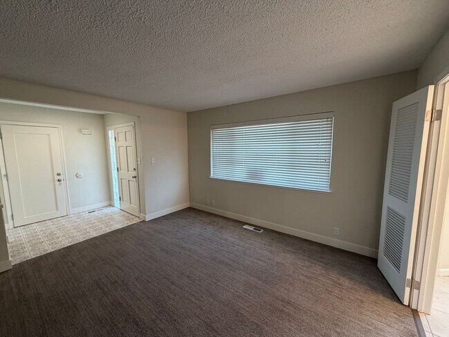 1270-1272 Meredith Way