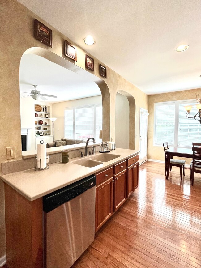 Photo - 1105 Goldenview Ct