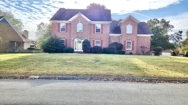 Building Photo - Knoxville 37920 - Completely Renovated 4 B...