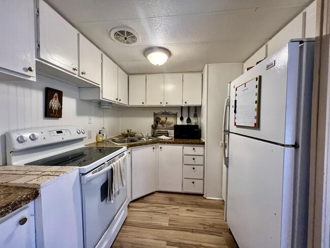 Photo - 27 Mandalay Dr