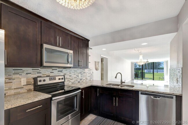 2741 Village Blvd Unidad 104