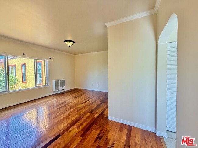 Building Photo - 605 1/2 Tularosa Dr