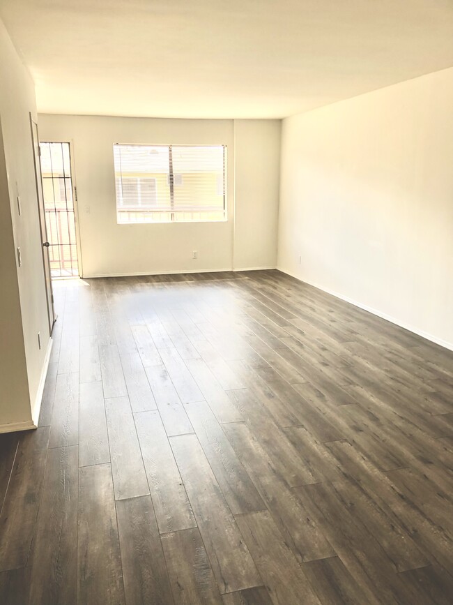 1759 N Mariposa Ave Unit 2