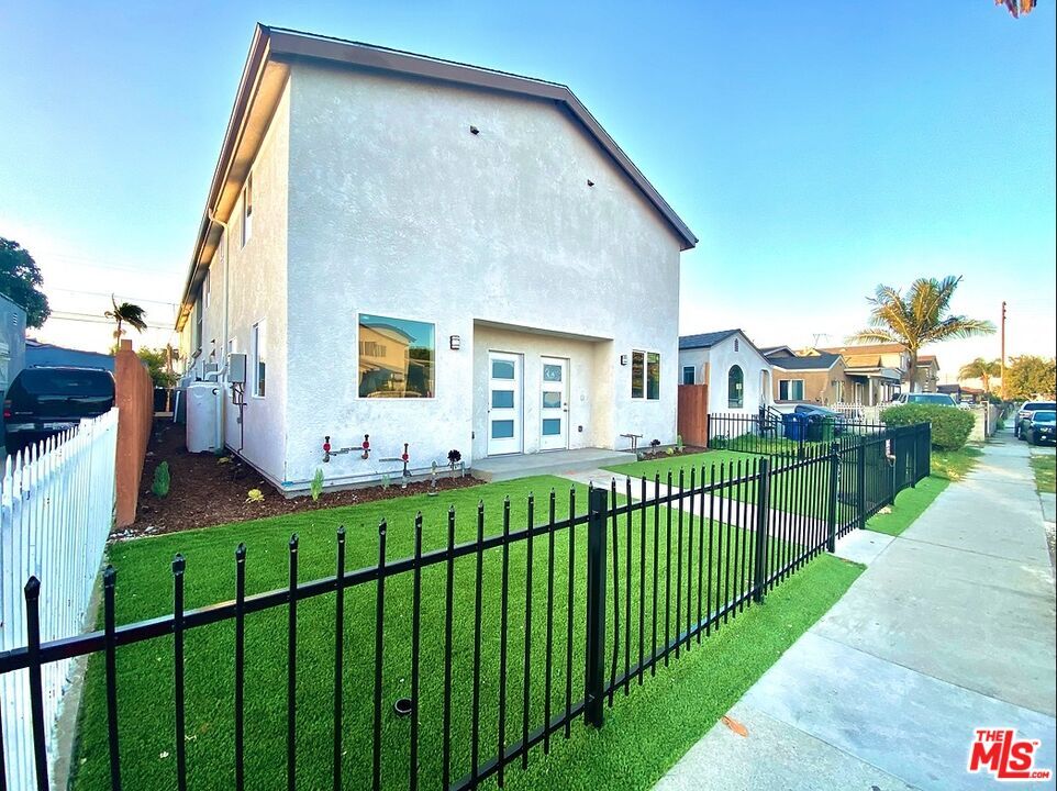 Photo - 831 E 83rd St (Los Angeles, CA)