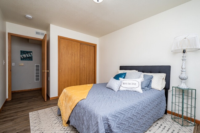 Eagle's Nest Apartments