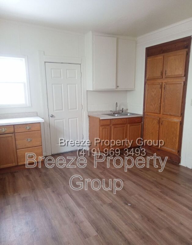 Photo - 323 Champion St