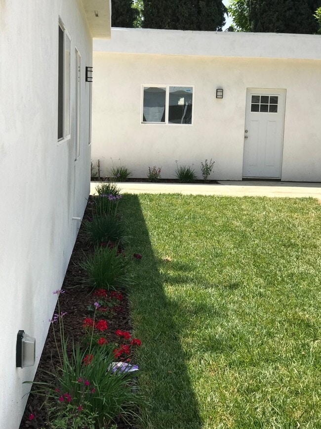Photo - 18558-18558 Hart St Unit 18558