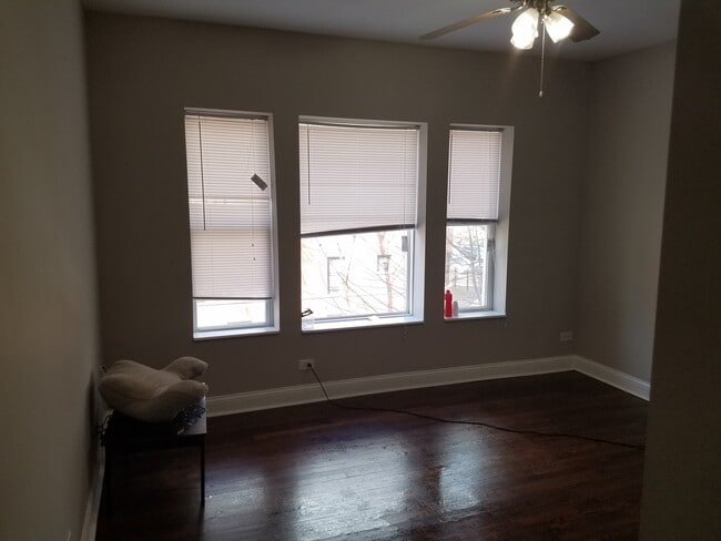 Leeving Room - 1265 W Columbia Ave Unit 2
