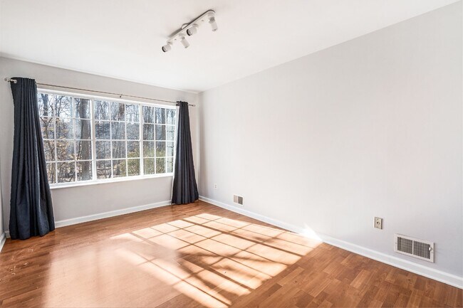 Photo - 153 Riveredge Dr