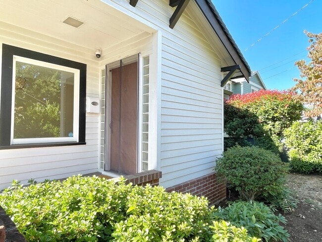 Photo - Woodstock area, 1 bedroom, 1 bath with finished basement