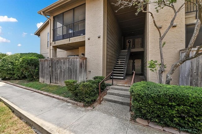 Photo - 1202 Thorpe Ln Unit 402-A