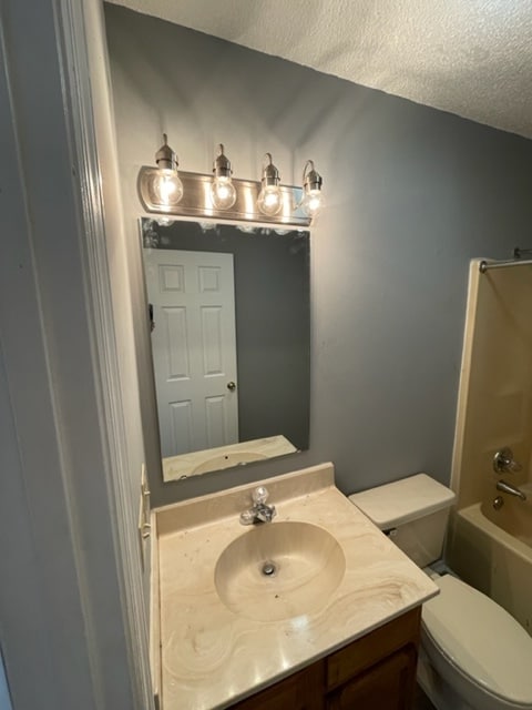 Photo - 335 W 12th St