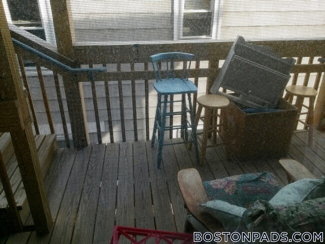 Building Photo - 124 Berkshire St Unit 5