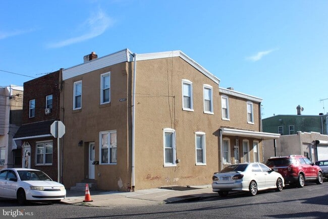Building Photo - 2400 Duncan St