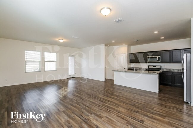 Photo - 370 W Powell Dr