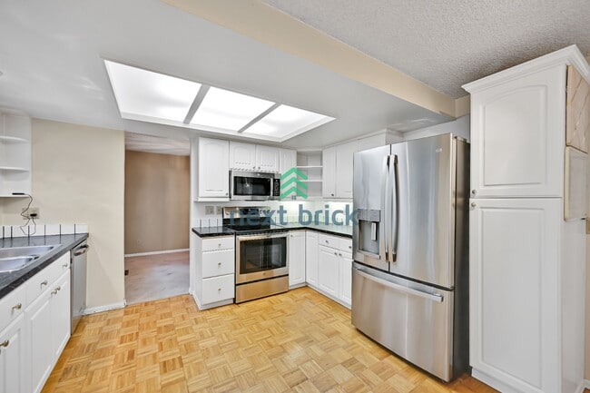 Photo - Spacious 4 bedroom and 2.5 bathroom in Redmond Ready for Rent!
