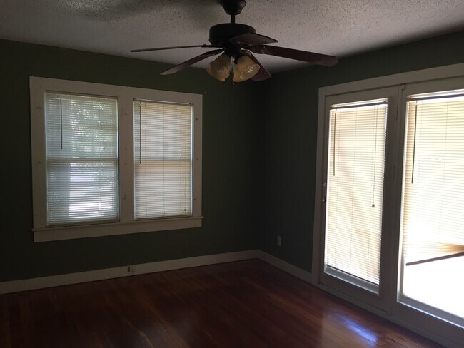Photo - 2 bedroom w/ hardwood floors near TTU!