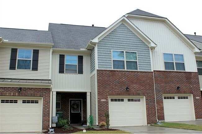Building Photo - Beautiful 3 bedroom 2.5 Bath  Townhome w/ 1-Car Garage in Weatherfield, Cary. May 7th!