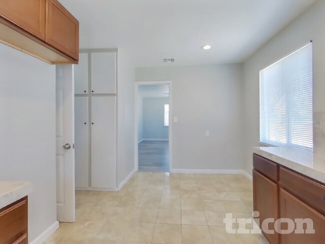 Photo - 1126 W Ovington St