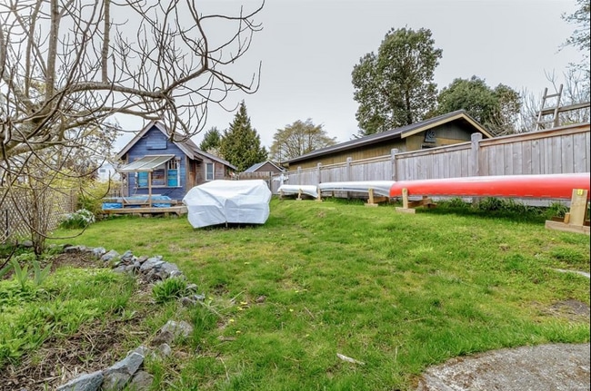 Photo - 639 Prideaux St