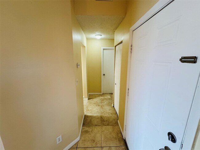 Photo - 3449 NW 44th St Unidad # 202