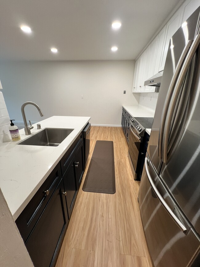 Photo - 960 Shorepoint Ct Unit 212