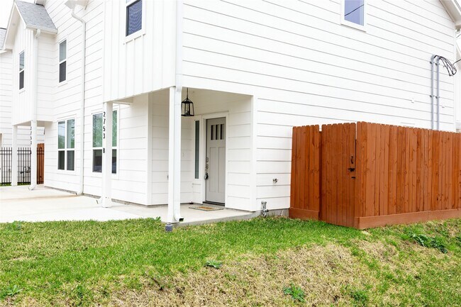 Photo - 2753 Redrock St Unit B