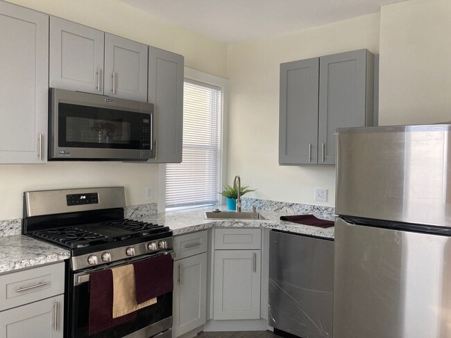 Photo - 1332 W 93rd St Apartamento Unidad 1332 W 93  First Floor
