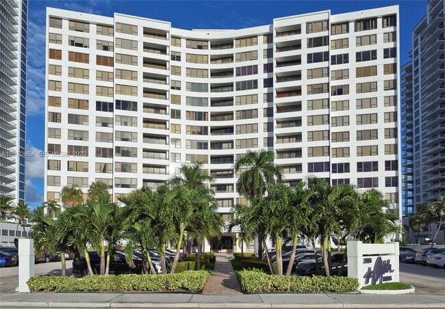 Building Photo - 3505 S Ocean Dr Unit 104