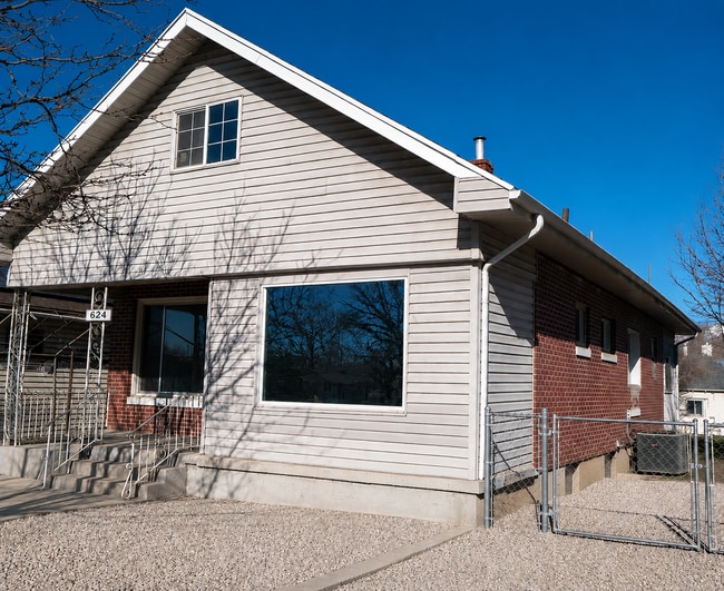 Building Photo - Spacious & Updated 5 Bed Home in Prime Ogden Location